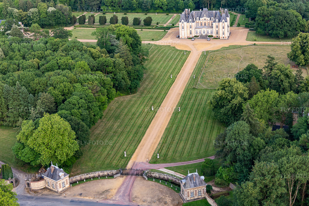 Luftbild: Le Domaine de La Pierre in Coudrecieux im Bundesland Sarthe in Frankreich. – Foto: IMG_132412.jpg vom 14.06.2022 durch Werner Riehm/FLY-FOTO.de – Auflösung des Originals: 4922 x 3281 px – Domaine de la Pierre