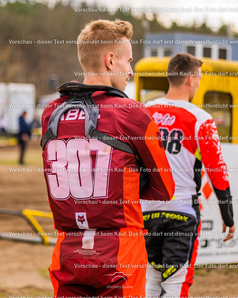04_13_Bensdorf_MX1-3777 | Sportfotografin aus Berlin-Brandenburg mit Fokus auf Motocross. Ich halte deine sportliche Leistung und echte Emotionen auf und neben der Strecke professionell fest. Entdecke die Fotos von deinem Rennen und bestelle sie direkt hier im Shop.