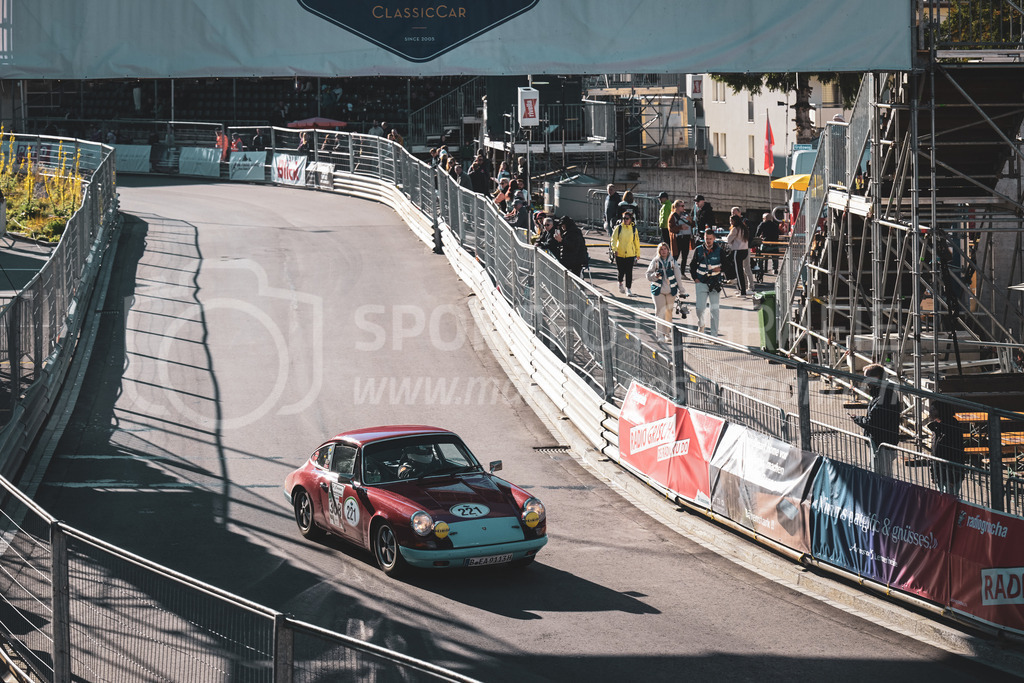 21. Arosa ClassicCar 2025 - 6. =September= 2025 | Marcel Adelmann aus Zürich (SUI) in einem Porsche 911 aus dem Jahre 1969 mit Startnummer 221 am Arosa ClassicCar 2025 in der Kategorie Classic Trophy..@arosaclassiccar, @arosa.official, #arosaclassiccar, #arosa, #76curves, #classiccarBild: Sportfotografie Markus Aeschimann | www.markus-aeschimann.ch - Realisiert mit Pictrs.com