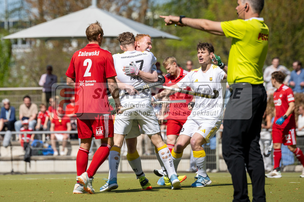 SFE_20250412_0048 | Köln, Deutschland, 12.04.2025:  Hockey 1. Bundesliga Herren Rot-Weiss Köln - Harvestehuder THC im KTHC Stadion Rot-Weiss Köln Tennis and Hockey Club am 12.04.2025 in Köln, Deutschland. (Foto von Stephan Fehrmann)Köln, Germany, 12.04.2025: Hockey 1. Bundesliga Herren Rot-Weiss Köln - Harvestehuder THC in KTHC Stadion Rot-Weiss Köln Tennis and Hockey Club at 12.04.2025 in Köln, Deutschland. (Foto from Stephan Fehrmann)