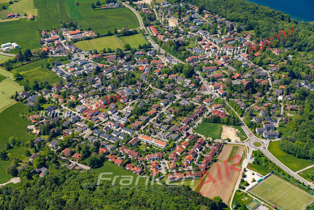 Aktuelles Luftbild von  Berg - Die Luftaufnahme wurde 2021 mittels UL-Flugzeug erstellt ( keine Drohne ) - hochauflösende Kamera-Systeme von  Canon -Beste Qualität - Für grossformatige Ausdrucke geeignet. Die Geschenkidee !