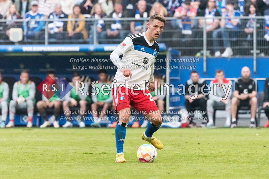 Fußball, Saison 2022/23, 2. Bundesliga, Hamburger SV - FC St. Pauli, Volksparkstadion (Hamburg), 21.04.2023, 29. Spieltag | Miro Muheim (#28, HSV)