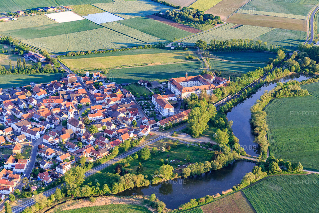 Luftbild: Ortsansicht von Nordwesten im Ortsteil Heidenfeld in Röthlein im Bundesland Bayern in Deutschland. Foto: IMG_079141.jpg vom 15.05.2015 durch Werner Riehm/FLY-FOTO.de