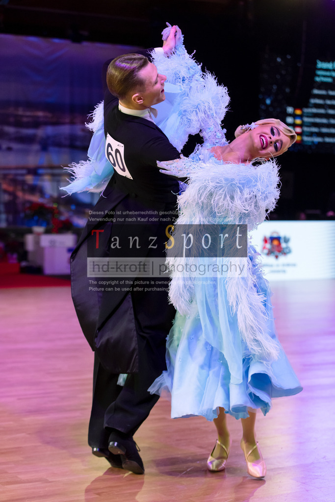 20241215_WDSF_Int_Open_Std-Riga-9864 | Tanzsportbilder, Standardtanz, Lateintanz, WDSF, DTV, LTVB, dancecomp, goc, hessen tanzt, blaues band der spree, walzer, tango, wiener walzer, slowfox, quickstepp, samba, rumba, cha-cha-cha, paso doble. jive, hd-kroft photography, turniertanzsport