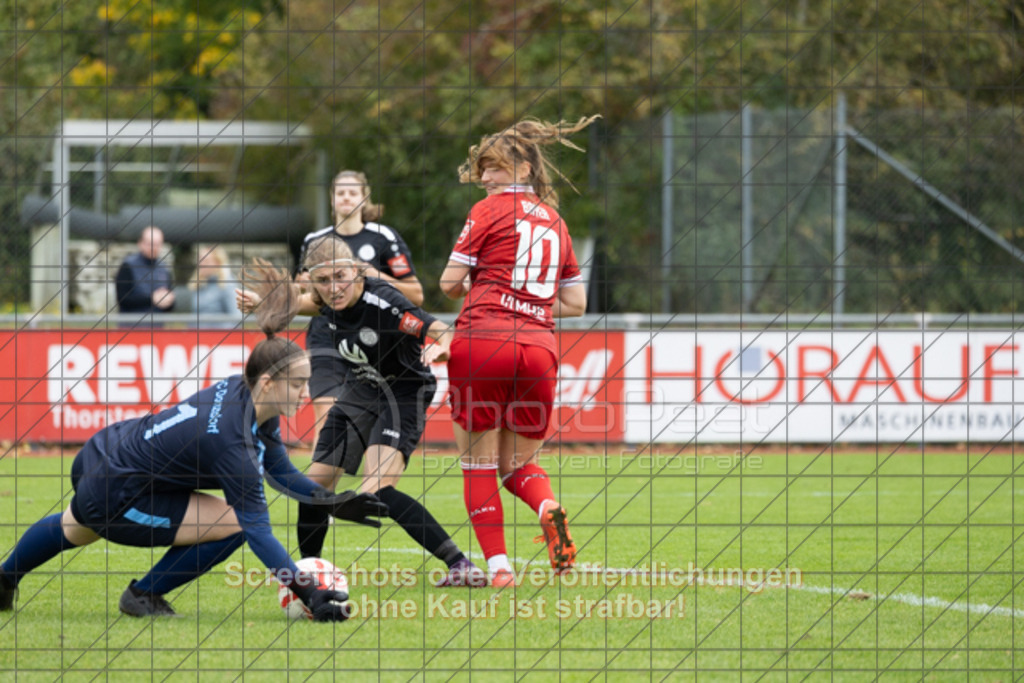 20251012_134115_0588 | Svea Marie Hamann (1.FC Donzdorf #01) 1.FC Donzdorf (schwarz) vs. VfB Stuttgart II (rot), Fussball, Frauen-Verbandsliga Württemberg, 05. Spieltag, Saison 2025/2026, Rasenplatz Lautertal Stadion, Süßener Straße 16, 73072 Donzdorf, 12.10.2025 - 13:00 Uhr,Foto: PhotoPeet-Sportfotografie/Peter Harich