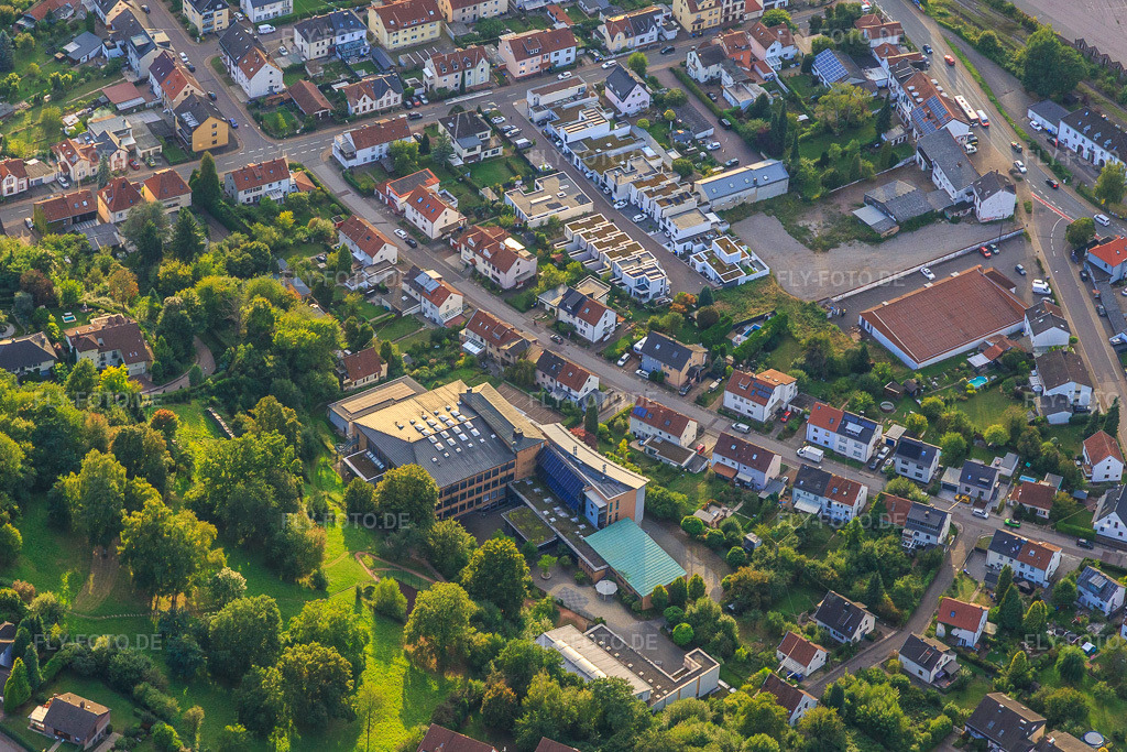 Luftbild: Peter-Wust-Gymnasium in Merzig im Bundesland Saarland in Deutschland. – Foto: IMG_149544.jpg vom 05.09.2025 durch Werner Riehm/FLY-FOTO.de – Auflösung des Originals: 4513 x 3008 px – Peter Wust Gymnasium - Schule des Landkreises Merzig-Wadern
