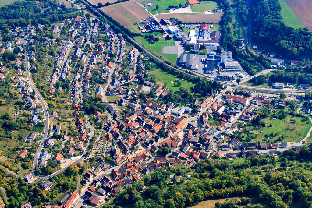 Luftbild: Ortsansicht von Westen mit PUCARO ELEKTRO-ISOLIERSTOFFE GMBH in Roigheim im Bundesland Baden-Württemberg in Deutschland. Foto: IMG_45631-1678.jpg vom 25.09.2011 durch Werner Riehm/FLY-FOTO.deAuflösung des Originals: 4752 x 3168 pxPUCARO.DE