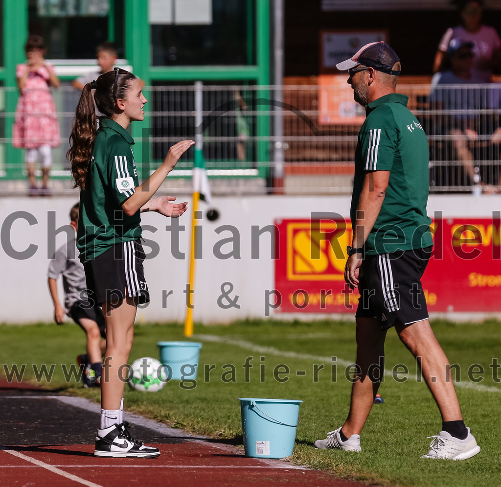 2023-09-16_097_FC_Forstern_gegen_VfL_Sindelfingen_Ladies_I | Forstern, Deutschland, 16.09.2023:
Fußball, B-Juniorinnen-Bundesliga Süd 2023 / 2024, 2. Spieltag, FC Forstern gegen VfL Sindelfingen Ladies I, Endergebnis: 4:1

Trainer Hans-Jürgen Lukschanderl (FC Forstern)

Foto: Christian Riedel / fotografie-riedel.net