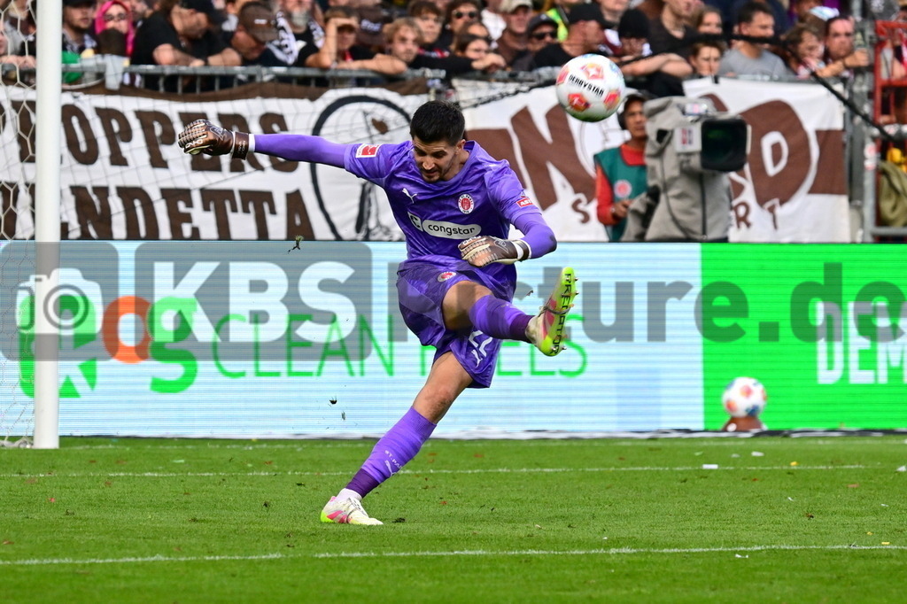 KBS Picture_FCStPauli-FCAugsburg_039 | Vasilj Nikola (St.Pauli) ,Sportplatz :  Millerntor Stadion, - Realisiert mit Pictrs.com