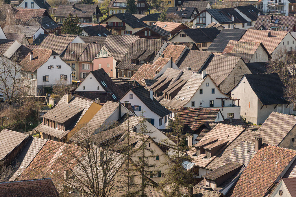 Die Dächer vom Mitteldorf | in Ziefen, Baselland, Schweiz. - Realisiert mit Pictrs.com