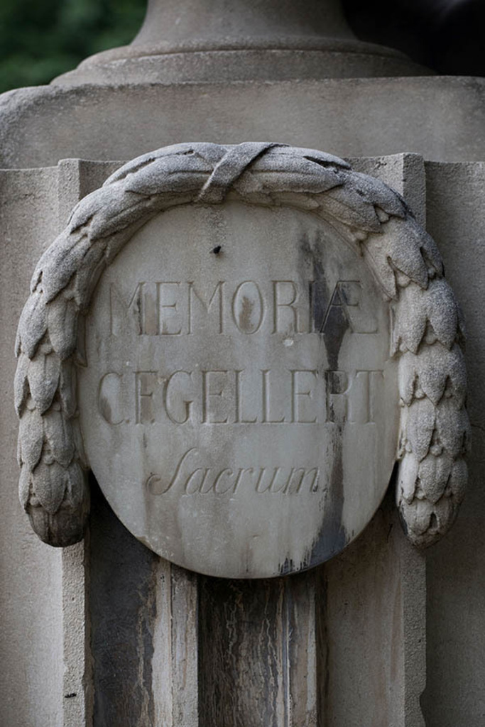 Foto: Leipzig - Gellert-Denkmal | Das Team hinter BILDLEXIKON LEIPZIG bündelt historische wie aktuelle Informationen über die Stadt Leipzig in Text und Bild auf einer Plattform und stellt diese der interessierten Öffentlichkeit zur Verfügung.