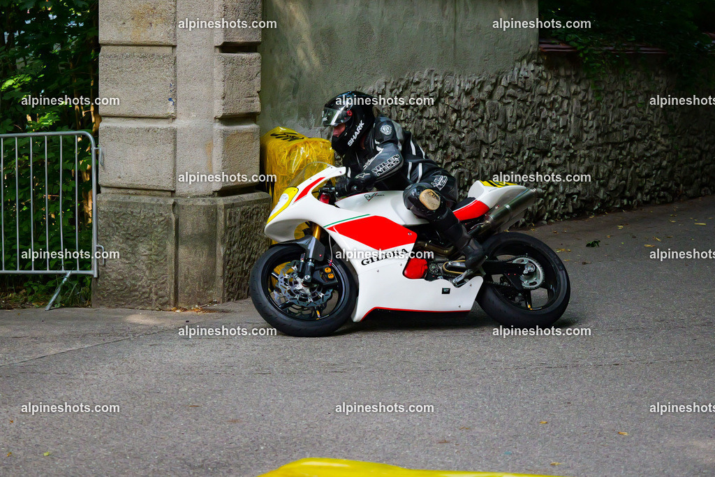 P1015564 | Erleben Sie atemberaubende, hochqualitative Fotos Ihrer Fahrt entlang der malerischen Alpenstraßen. Besuchen Sie alpineshots.com, um professionelle Aufnahmen Ihrer unvergesslichen Reise zu finden und zu kaufen - Realisiert mit Pictrs.com