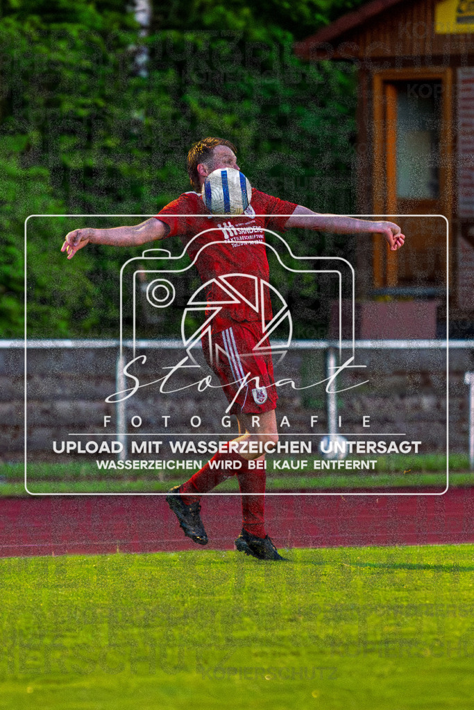 Bezirksliga Herren LG - TV Jahn Schneverdingen II vs. Buchholzer FC | Erik Bussat (TV Jahn Schneverdingen II #8); Bezirksliga Herren LG - TV Jahn Schneverdingen II vs. Buchholzer FC am 15.05.26 in Osterwald-Stadion, Schneverdingen - Realisiert mit Pictrs.com
