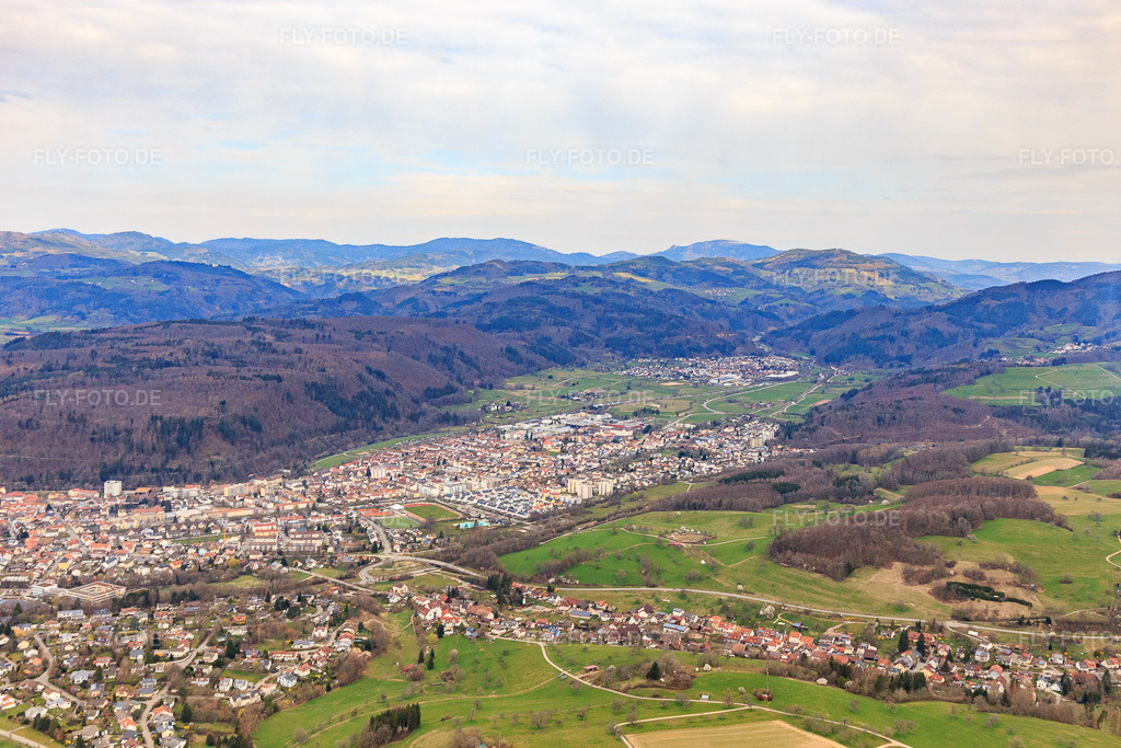 Luftbild: Stadtansicht aus Süden im Ortsteil Fahrnau in Schopfheim im Bundesland Baden-Württemberg in Deutschland. Foto: IMG_120169.jpg vom 17.03.2020 durch Werner Riehm/FLY-FOTO.de