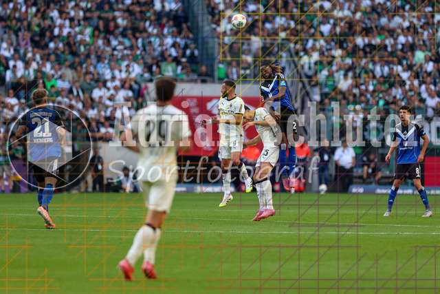 Borussia Mönchengladbach vs Hamburger SV - Bundesliga  | Mönchengladbach, Deutschland, 24.08.25:   Franck Honorat (Borussia Mönchengladbach), Haris Tabakovic (Borussia Mönchengladbach) und Jordan Torunarigha (Hamburger SV) im Kampf um den Ball waehrend des Spiels der Bundesliga zwischen Borussia Mönchengladbach vs Hamburger SV im Stadion im Borussia Park(Foto von Brauer-Fotoagentur / Adrian Schlueter)