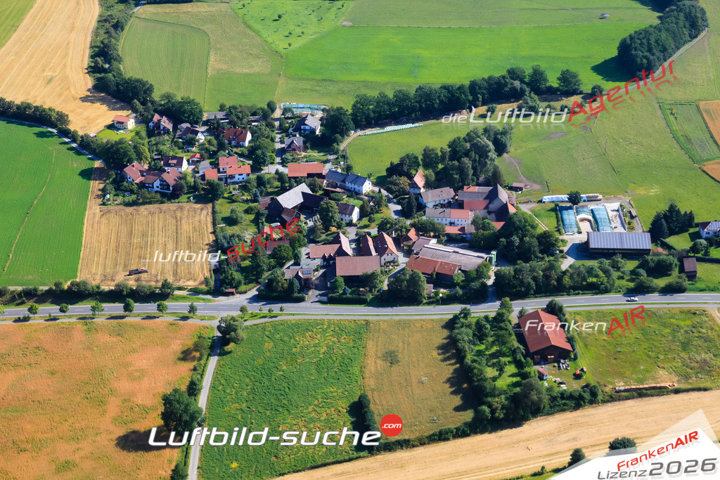 Die Luftaufnahme Waldbuch - Marktrodach wurde vom UL-Flugzeug (keine Drohne) aus fotografiert.Hohe Druck- Auflösung-die Geschenkidee!