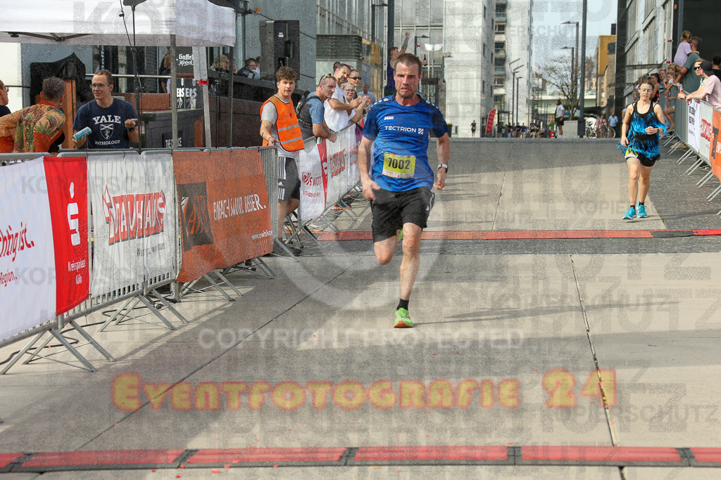 250920_1512_EX1_8561 | Sportfotografie im Rhein-Sieg Kreis, Köln, Bonn, NRW, Rheinland Pfalz, Hessen, etc. Unser Tätigkeitsfeld umfasst den Laufsport vom Volkslauf über den Marathon, Duathlon, Triathon bis zum Ultralauf wie Kölnpfad Ultra oder Schindertrail.