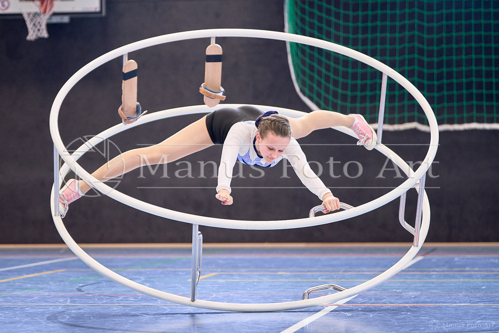 C-DSC03703 | Professionelle Sportfotografie in Hamburg, Schleswig-Holstein und Niedersachsen – spezialisiert auf Rhönrad, Geräteturnen, Leistungsturnen und rhythmische Sportgymnastik. Bundesweite Begleitung von Rhönrad-Events. Jetzt Sport-Fotos - Realisiert mit Pictrs.com