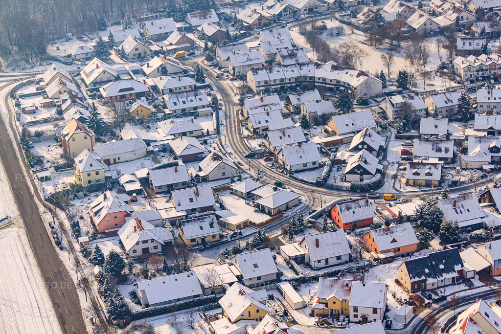 Luftbild: An den Tongruben im Winter bei Schnee in Rheinzabern im Bundesland Rheinland-Pfalz in Deutschland. – Foto: IMG_24040.jpg vom 27.01.2010 durch Werner Riehm/FLY-FOTO.de – Auflösung des Originals: 4752 x 3168 px