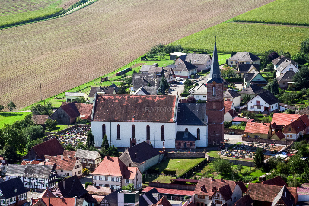Luftbild: Église Saint-Barthélemy de Schleithal in Schleithal im Bundesland Bas-Rhin in Frankreich. – Foto: IMG_3558.jpg vom 31.08.2006 durch Werner Riehm/FLY-FOTO.de – Auflösung des Originals: 3143 x 2095 px