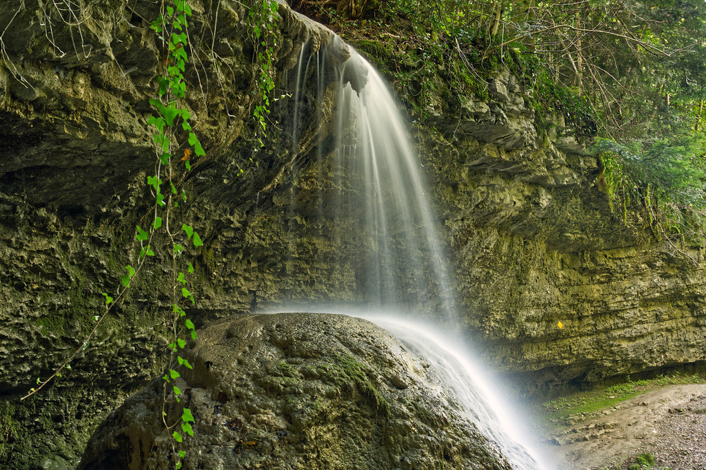 Wasserfall bei Bubendorf | In diesem Shop werden vorwiegend künstlerisch hochstehende Aufnahmen aus dem Bereich der Naturfotografie zum Verkauf angeboten. - In this store mainly artistic high quality shots from the field of nature photography are offered for sale. - Realisiert mit Pictrs.com