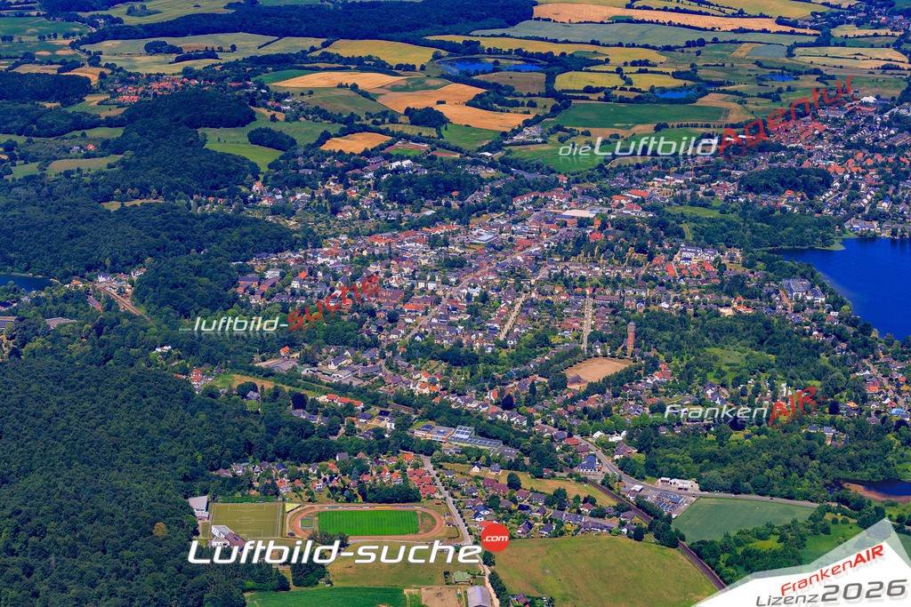 Das Luftbild der Stadt Malente wurde 2018 vom Flugzeug heraus erstellt (keine Drohne) Aufnahmehöhe ca.400 Meter- hohe Auflösung für beste Druck-Qualität