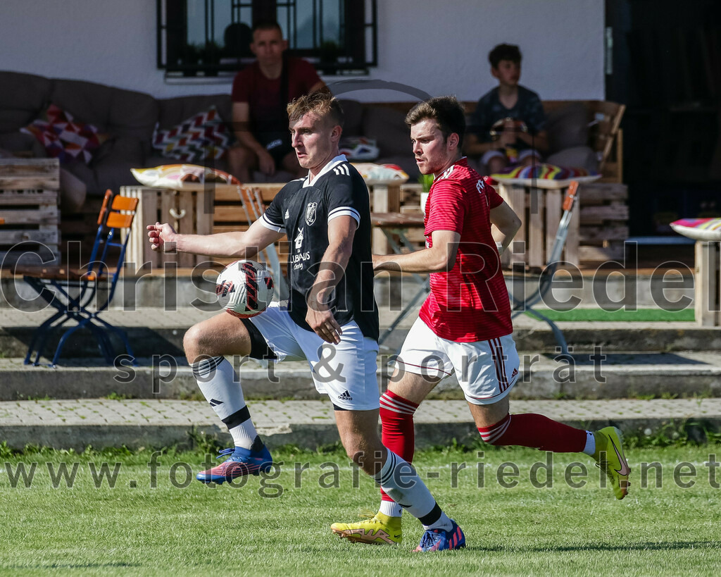 2023-08-20_090_TuS_Oberding_gegen_FC_Finsing_II | Oberding, Deutschland, 20.08.2023:
Fußball, Kreisklasse 2023 / 2024, 3. Spieltag, TuS Oberding gegen FC Finsing II, Endergebnis: 1:1

Julian Renz (TuS Oberding, #21), Lucca Stark (FC Finsing, #5)

Foto: Christian Riedel / fotografie-riedel.net