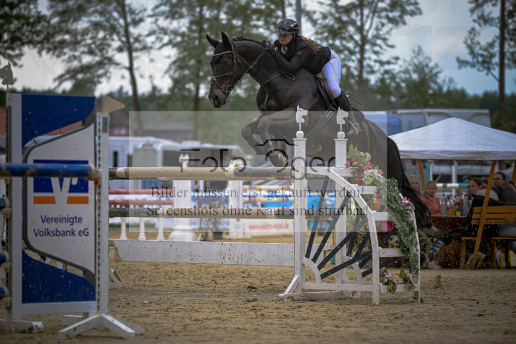 20240505-DOS_2526 | Entdecke hochwertige Reitturnierfotos von Foto Oger. Professionell, emotional und authentisch – jetzt Lieblingsmomente im Shop bestellen.Deutschlandweite Turnierfotografie. - Realisiert mit Pictrs.com