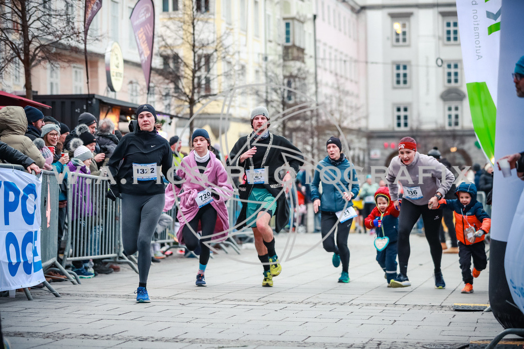 SILVESTERLAUF LINZ 25 | Linz, AUSTRIA, 31. Dezember 25, TRIRUN SILVESTERLAUF LINZ 25 , Image shows: 
Photo: WAPICS / BINDER Manuel