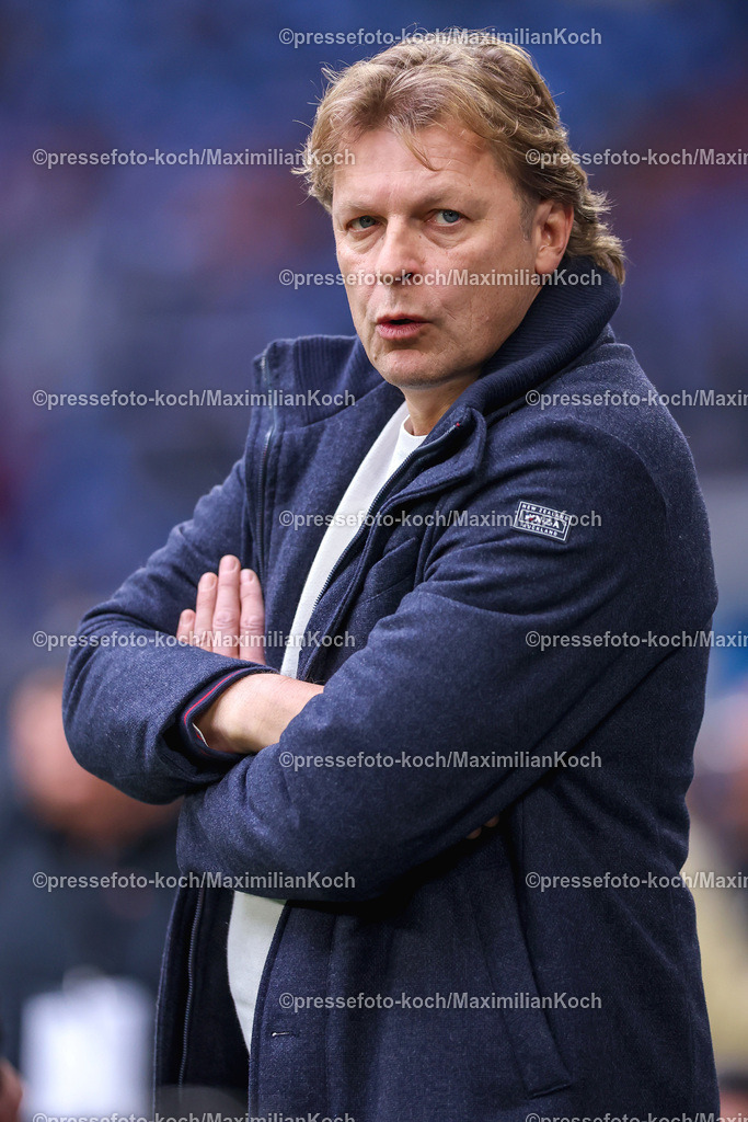 Schalke10112402105 | 10.11.2024, Fußball, FC Schalke 04 - SSV Jahn Regensburg, 2. Fußball Bundesliga, Veltins-Arena Gelsenkirchen, Saison 2024 2025: Youri Mulder (S04 Sportdirektor) DFB regulations prohibit any use of photographs as image sequences and or quasi-video.