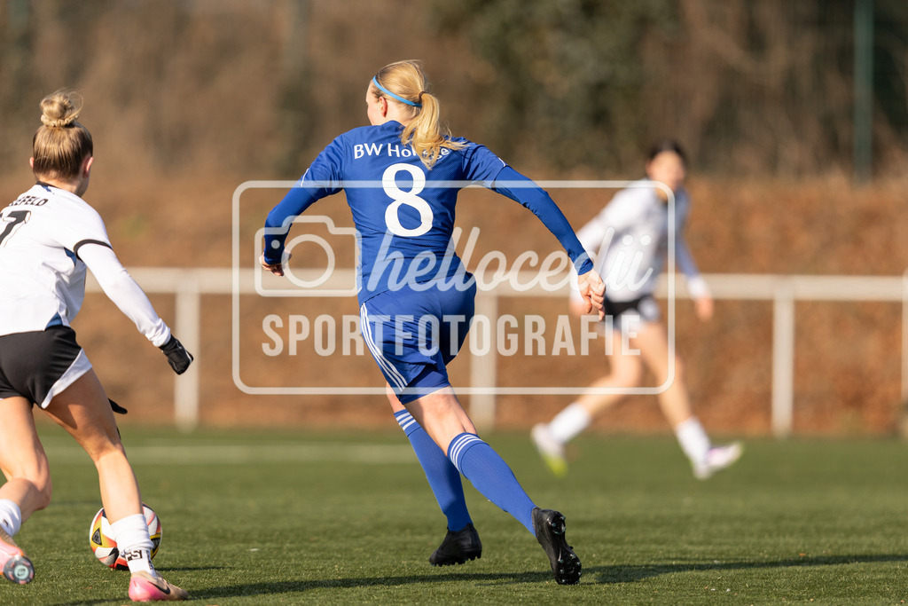 Fußball I Frauen I Saison 2025-2026 I Testspiel I BW Hollage - DSC Arminia Bielefeld I 15.02.2026-038 | Marie Wulftange (8, BW Hollage) - Realisiert mit Pictrs.com
