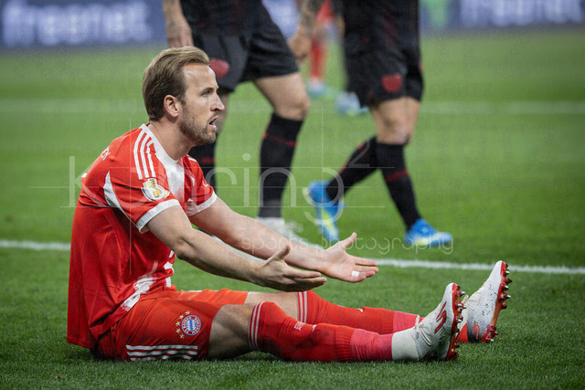 DFB Cup semifinal match Bayer 04 Leverkusen vs. FC Bayern Munich, 22.04.2026 | LEVERKUSEN, GERMANY - APRIL 22, 2026: Harry Kane (FC Bayern Muenchen, 8) is waiting for the referee’s decision in the box during the German DFB Cup semifinal match between Bayer 04 Leverkusen vs. FC Bayern Munich at BayArena on April 22, 2026 in Leverkusen, Germany. DFL REGULATIONS PROHIBIT ANY USE OF PHOTOGRAPHS AS IMAGE SEQUENCES AND/OR QUASI-VIDEO.