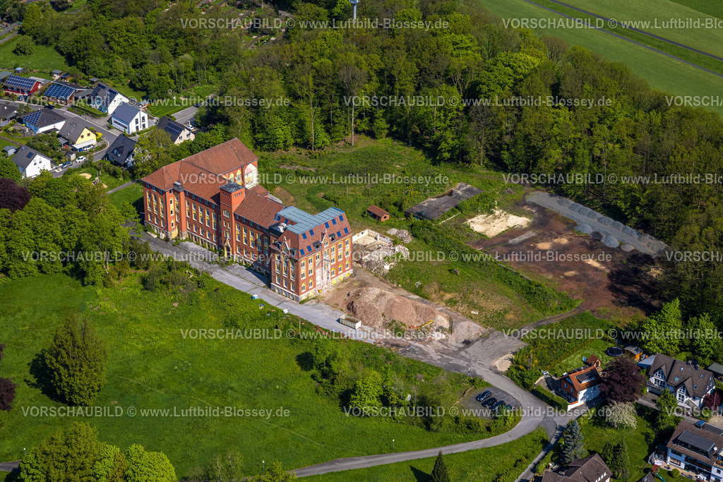 Arnsberg230500611 | Luftbild, Ehemaliges Kloster Oeventrop und frühere Salus-Klinik mit Neubau nach Dachstuhlbrand, Baustelle für Wohnungen, Oeventrop, Arnsberg, Sauerland, Nordrhein-Westfalen, Deutschland