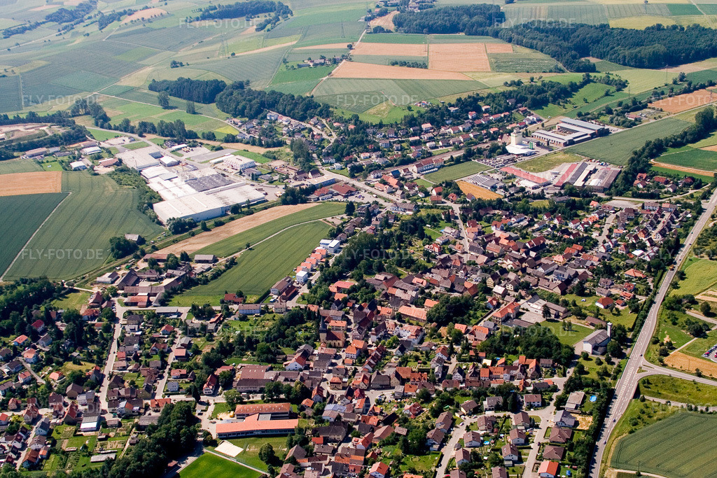 Luftbild: Dorfansicht im Ortsteil Helmstadt in Helmstadt-Bargen im Bundesland Baden-Württemberg in Deutschland. Foto: IMG_3249.jpg vom 01.07.2006 durch Werner Riehm/FLY-FOTO.de
