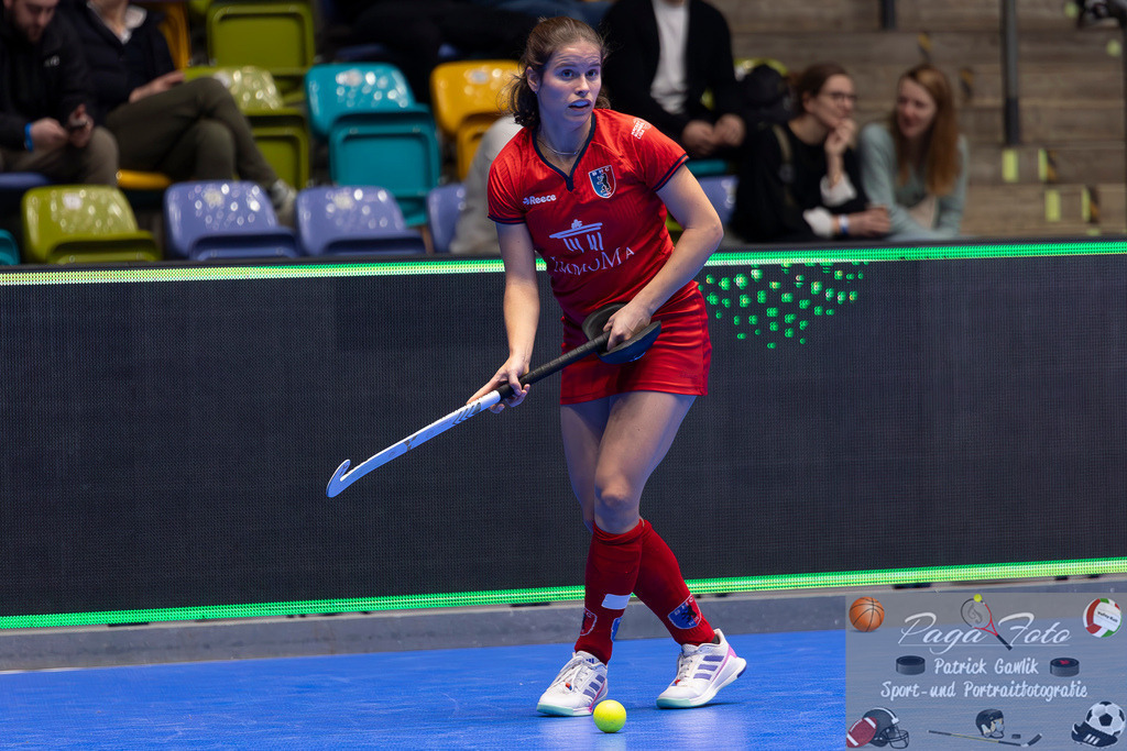 Volvo E.R.B. Final 4 Finale Frauen: Berliner HC - Mannheimer HC, 26.01.2025 | Linnea Weidemann (Berliner HC #10) am Ball, Freisteller, Portrait, PorträtBerliner HC - Mannheimer HC, Frankfurt, Süwag Arena, 26.1.2025 - Realisiert mit Pictrs.com