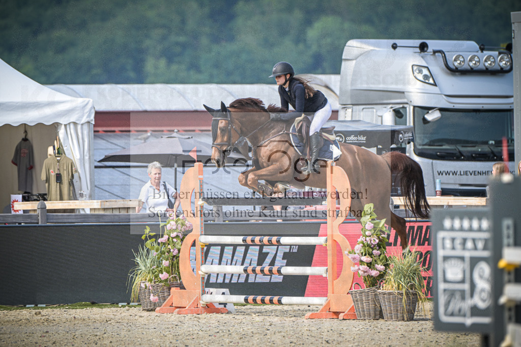 DOS_7919 | Entdecke hochwertige Reitturnierfotos von Foto Oger. Professionell, emotional und authentisch – jetzt Lieblingsmomente im Shop bestellen.Deutschlandweite Turnierfotografie. - Realisiert mit Pictrs.com