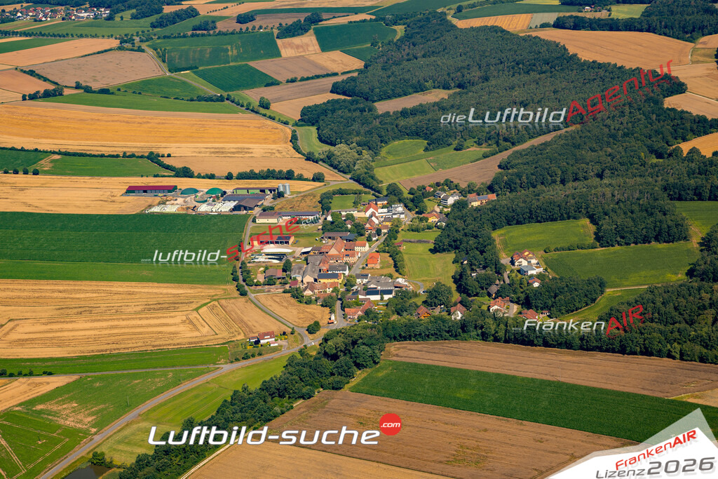 Das Luftbild zeigt : Untergreuth Frensdorf - Die Luftaufnahme wurde 2024 vom UL-Flugzeug aus erstellt ( keine Drohne ) - Hochauflösende Luftaufnahme - Für grossformatige Ausdrucke geeignet. Die Geschenkidee !Mit Lizenz und Bildrechte bestellbar