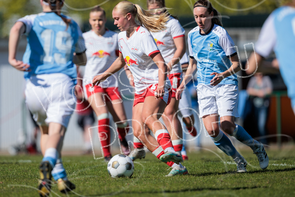 Gipfeltreffen der Frauen: Finale um den Sachsenlotto Landespokal 2026 | Am 1. Mai 2026 trafen im Endspiel des Sachsenlotto Landespokals die Frauen des Chemnitzer FC und die zweite Mannschaft von RasenBallsport Leipzig aufeinander. Vor stimmungsvoller Kulisse kämpften beide Teams ab 15:00 Uhr um die begehrte Trophäe des sächsischen Fußballs. Diese Galerie zeigt die Highlights, packende Zweikämpfe und die emotionalsten Momente des Finaltags. - Realisiert mit Pictrs.com