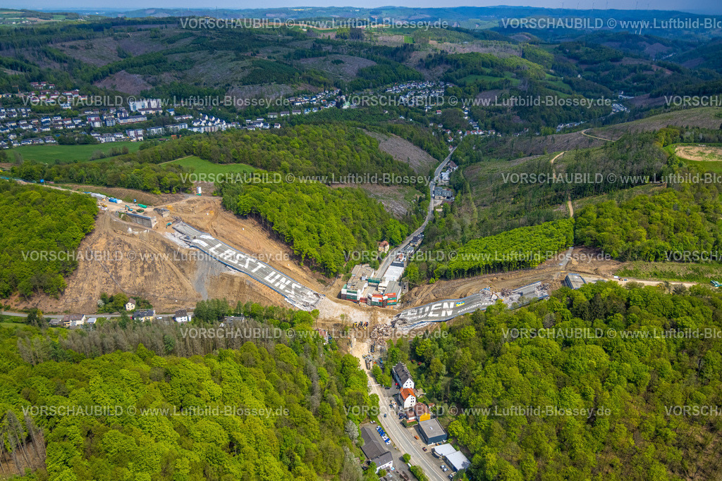 Luedenscheid230501353Rahmedebruecke | Luftbild, gesprengte Autobahnbrücke Rahmede bei Lüdenscheid, Aufräumarbeiten und Schadensermittlung, Lüdenscheid, Sauerland, Nordrhein-Westfalen, Deutschland