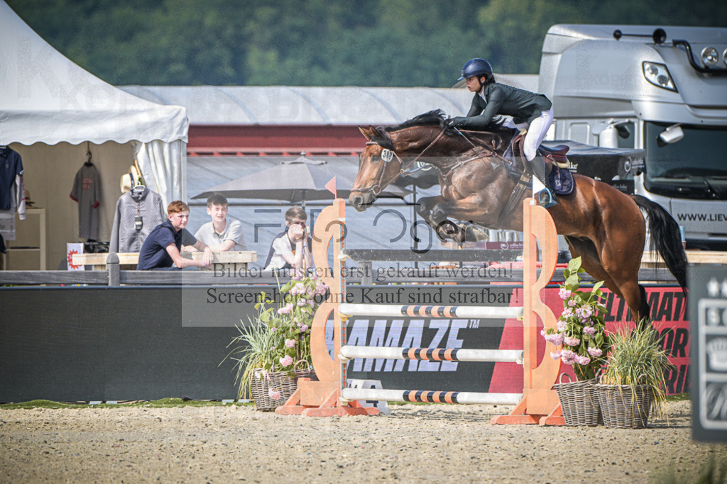 DOS_7399 | Entdecke hochwertige Reitturnierfotos von Foto Oger. Professionell, emotional und authentisch – jetzt Lieblingsmomente im Shop bestellen.Deutschlandweite Turnierfotografie. - Realisiert mit Pictrs.com