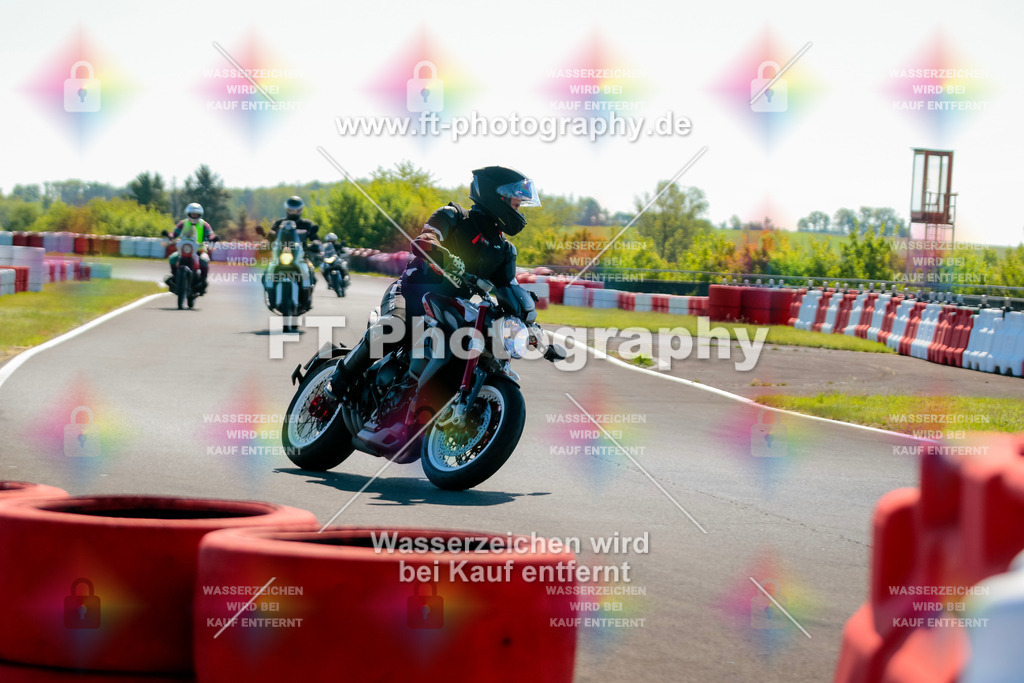 Moto-TeamOBK-21389 | Hier findet Ihr Bilder von Touristenfahrten auf der Nürburgring Nordschleife oder von anderen Veranstaltungen die ich besucht habe. Viel Spass beim Durch Schauen 