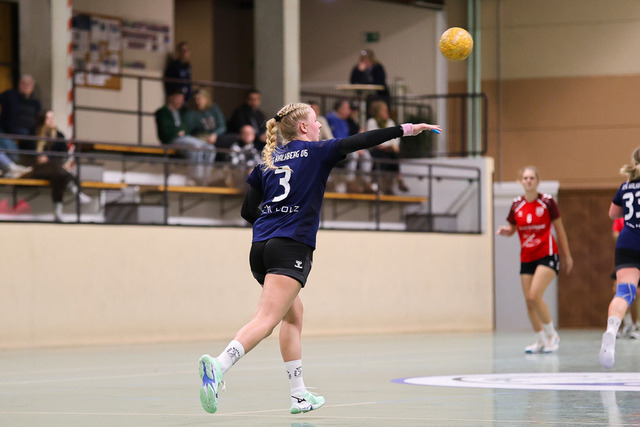 Handball I Damen I Saison 2025-2026 I Verbandsliga Süd I HSG Kalkberg 06 - MTV Dänischenhagen I 14.12.2025.97 | Franziska Hänisch (3, HSG Kalkberg 06) - Realisiert mit Pictrs.com