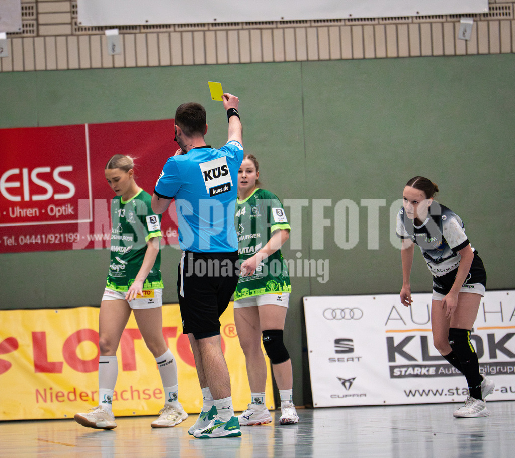 Handball I Frauen I Saison 2025-2026 I 3. Liga Staffel Nord I 13. Spieltag I SC SFN Vechta -Buxtehuder SV II-05 | Nele Wessels (13, SC SFN Vechta) und Maya Janßen (44, SC SFN Vechta) - Realisiert mit Pictrs.com