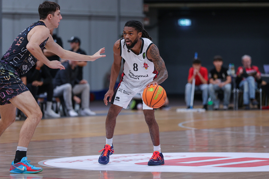 Pro A BAYER GIANTS vs Uni Baskets Münster-60 | Fotos von Basketballspielen aus dem Raum NRW fotografiert von Gero Mueller-Laschet und Daniel Schaefer - Realisiert mit Pictrs.com