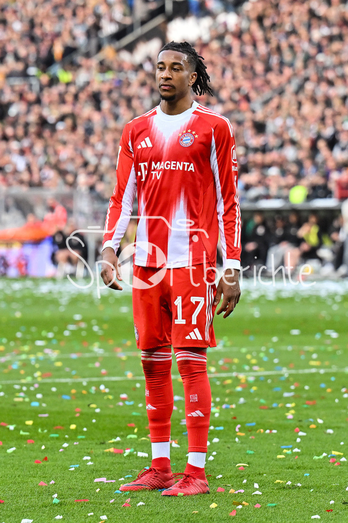 FC St. Pauli - FC Bayern München | ST. PAULI, DEUTSCHLAND - 11. APRIL: im Bild Michael OLISE (FC Bayern Munich 17) / Einzelfoto / Freisteller während dem Bundesligamatch zwischen dem FC St. Pauli und dem FC Bayern München am 29. Spieltag im Millerntor Stadion / DFL REGULATIONS PROHIBIT ANY USE OF PHOTOGRAPHS AS IMAGE SEQUENCES AND/OR QUASI-VIDEO
