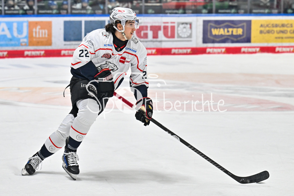 Augsburger Panther - Nürnberg Ice Tigers | AUGSBURG, GERMANY - 28. NOVEMBER: am Puck Timo BAKOS (Nürnberg Ice Tigers 22) beim Ligaspiel zwischen den Augsburger Panthern und den Nürnberg Ice Tigers am 23. Spieltag der Penny DEL im Curt Frenzel Stadion / Einzelfoto / Freisteller
