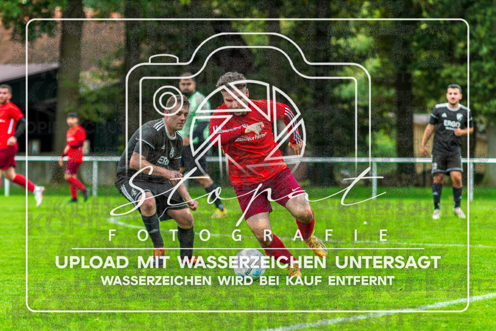 FSFSLEN-1052 | Rezan Alpinar (Eintracht Leinetal 4 #10) beim Herren 3. Kreisklasse HK Spiel zwischen FG Fulde-Stellichte 2 und Eintracht Leinetal 4 im Fulder Zentralstadion, Fulde (Simon Paul Stopat) - Realisiert mit Pictrs.com