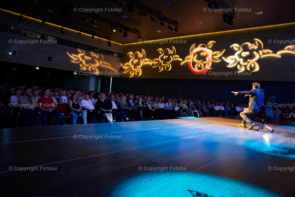 OBERBANK_13 | EIN DANK AN DIE PFLEGEKRAEFTE KABARETT MIT KLAUS ECKEL 02.06.2022 OBERBANK DONAU-FORUM LINZ IM BILD: KLAUS ECKEL. FOTO:FOTOLUI/OBERBANK