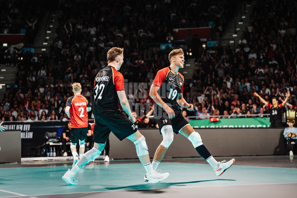 Volleyball | Männer | Testspiel | Deutschland vs. Italien | 26.05.2025 | v.l. Jubel Theo Mohwinkel (#32, Deutschland) und Erik Röhrs (#19, Deutschland)