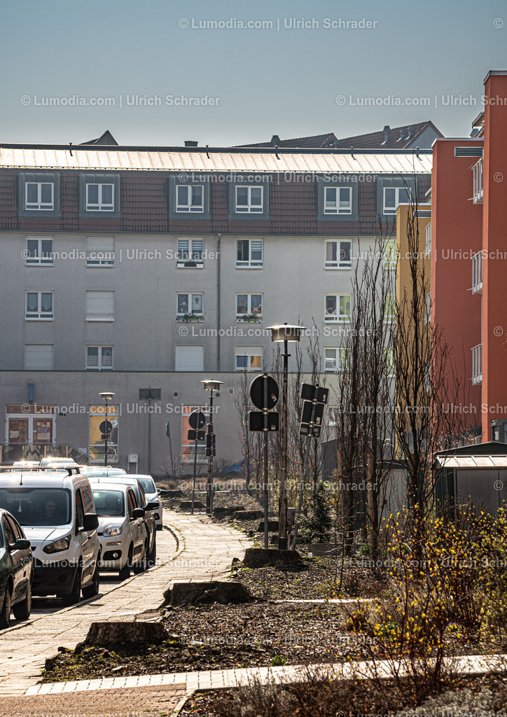 10049-13186 - Halberstadt - Schuhstraße | Stockfoto und Bilderpool mit Bildmaterial aus Deutschland, dem Harz, Halberstadt, Quedlinburg, Wernigerode und weltweit. Qualitativ hochwertige und professionelle Fotos anschauen und kaufen. - Realisiert mit Pictrs.com